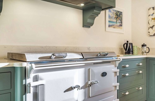 Sibford Gower House | Luxury dog friendly holiday home with large garden in the Cotswolds - Hill View House