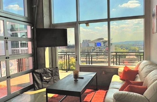 Downtown Cincinnati Apartment | Luxury Downtown Loft Walking dist. to Paycor, Fountain Square, & Duke Energy Ctr
