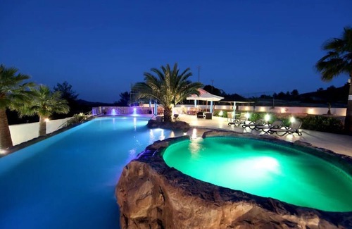 Politiko Villa | Luxury~Dreamy~Private |Rancho Relaxo Sha| Spacious Pool, Tennis Court, Horses.
