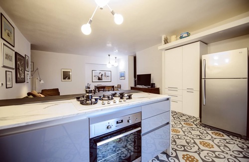 Potenza Apartment | ★ ★ ★ ★ ★ LUXURY [Duomo, Old Town] La Cuntana Home Design