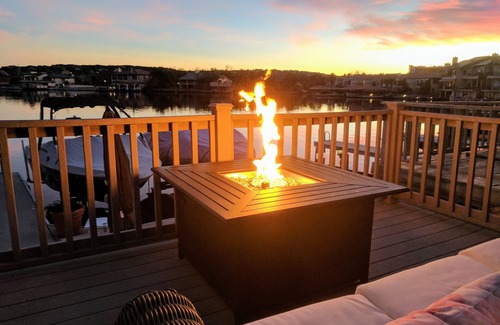Horseshoe Bay House | 🌞Luxury East Facing Waterfront, Deck, Fishing, Near Yacht Club & Resort⛱