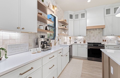 Port Charlotte House | Luxury Eco-Friendly Vacation: Near Mineral Springs & Beaches.