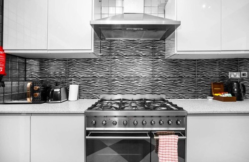 Birmingham House | Luxury Edgbaston Townhouse - Terrace - Parking