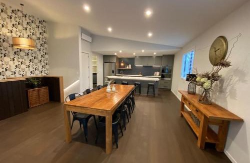 Tauranga House | Luxury Escape in CBD - Walking Distance To Town