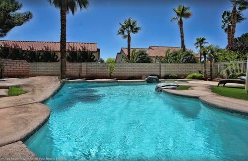The Section Seven House | LUXURY ESTATE 4600 SQ FT, 6 Cal King Beds, Pool/Spa, Close 2 Strip, Summerlin