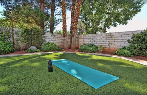 The Section Seven House | LUXURY ESTATE 4600 SQ FT, 6 Cal King Beds, Pool/Spa, Close 2 Strip, Summerlin