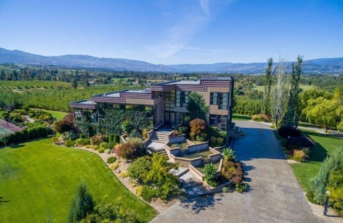 Southeast Kelowna Villa | Luxury Estate Villa