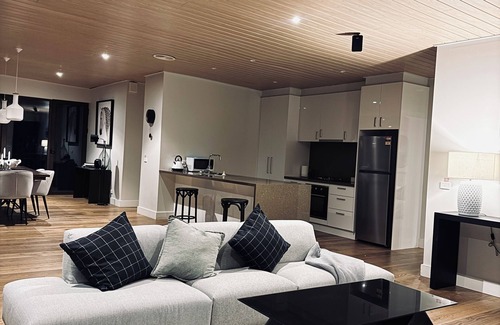 Musk House | Luxury Evergreen Escape-Holiday home in Musk, Daylesford