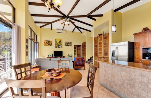 Panama Beach House | Luxury Exec. Villa - Gated, 2200sqft Beach-Front, Private pool, Driveway