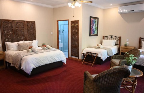 Middelburg House | LUXURY FAMILY EN-SUITE ROOM @ 4 STAR GUEST HOUSE