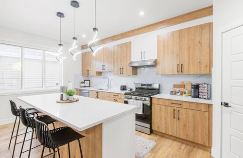 Beaumont House | Luxury Family Home | Sleeps 10 | King Bed