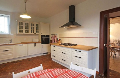 Coulonges-sur-Sarthe Cottage | Luxury Farmhouse with EV Charging, Near Paris, 6 Bedrooms, Sleeps 13