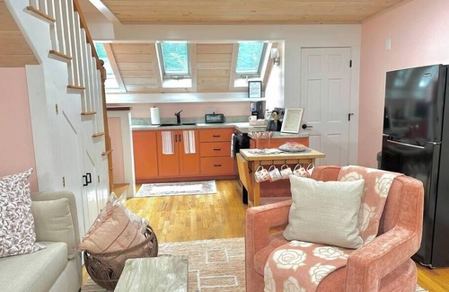Hancock Other | Luxury Farm Stay-The Cottage at Glenrose - Wolf Pine Hollow
