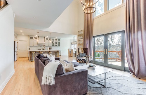 Fayetteville House | Luxury Fayetteville Escape w/Hot Tub & Pool!