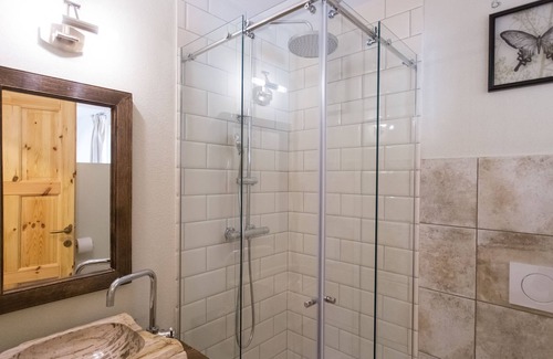 Bohinjska Bistrica House | LUXURY FIVE BEDROOM URBAN LODGE