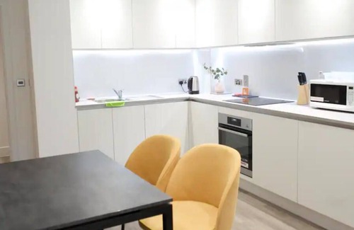 Royal Docks Apartment | Luxury Flat in Royal Wharf