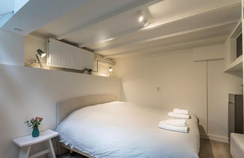 Canal Ring Apartment | Luxury Flower Market Apartment