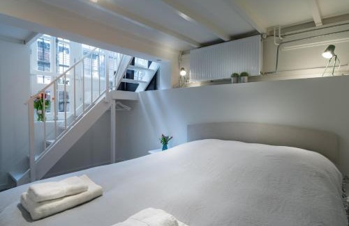 Canal Ring Apartment | Luxury Flower Market Apartment