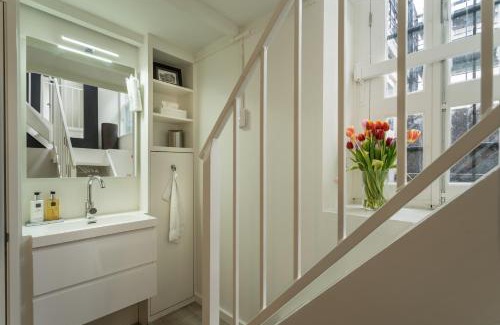 Canal Ring Apartment | Luxury Flower Market Apartment