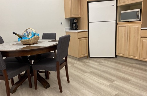 Foothills House | Luxury Foothills Suite - Amazing Views, Excellent Location, well appointed