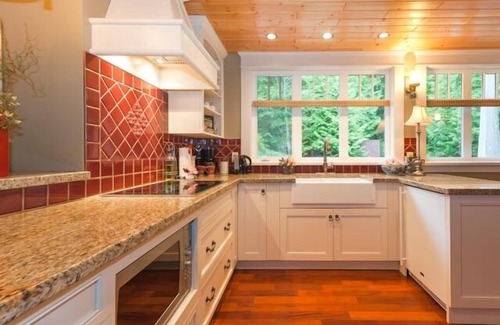 Roberts Creek House | Luxury Forest Escape in Roberts Creek with Sauna
