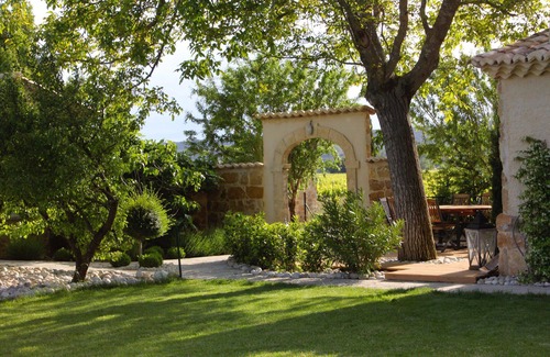 Sainte-Cecile-les-Vignes House | Luxury Provence DiWine House with Large heated swimming pool on the Vineyard