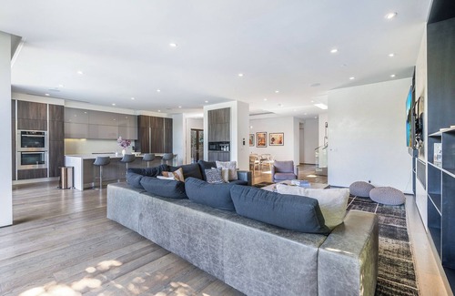 Melrose House | Luxury Gardner Villa 5BDR!