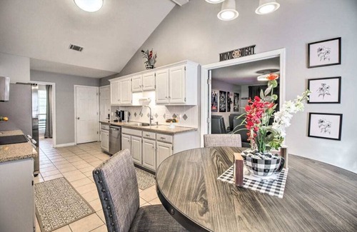 Hinesville House | LUXURY GETAWAY, 4 BR, 2.5 BATH, NEAR FT. STEWART