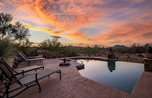 Pinnacle Peak House | Luxury Getaway - Infinity Pool, Mountain Views, Rooftop Deck