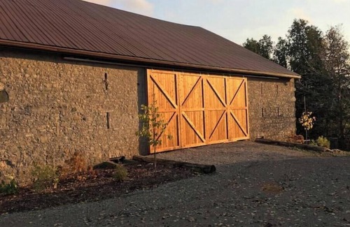 Elora Cabin | Luxury Glamping on Elora Sunflower Farm - Honeybee