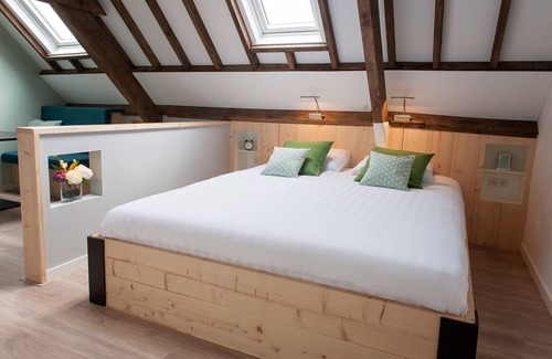 Municipality of Oudewater Apartment | Luxury Gouda Cheese Farmhouse for Family, 30 minutes from all major cities