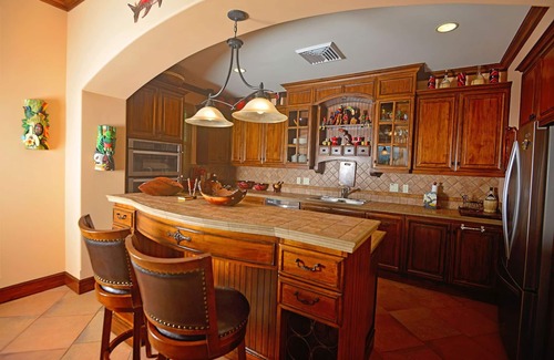 Canton Parrita Condo | Luxury Ground Floor Condo, close to pool access to beach club at Los Suenos.