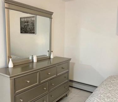 Queens House | Luxury Guest House - Cheap JFK Pick up & Drop Off Available