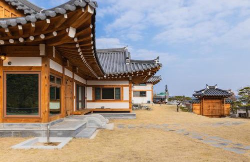 Gimpo Apartment | Luxury Hanok Blue Serenity