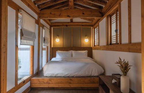 Gahoe-dong Villa | Luxury Hanok Pine Residence