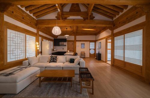 Gimpo Apartment | Luxury Hanok Red Serenity