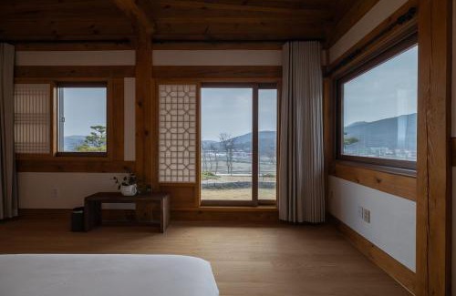 Gimpo Apartment | Luxury Hanok Red Serenity