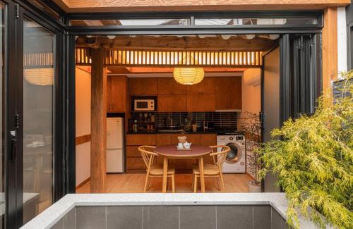 Sajik-dong Villa | Luxury Hanok Scent of moonlight stay