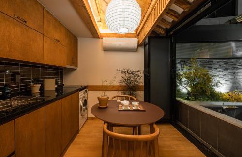 Sajik-dong Villa | Luxury Hanok Scent of moonlight stay