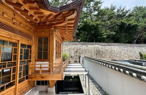 Gahoe-dong Villa | Luxury Hanok Serenity Villa