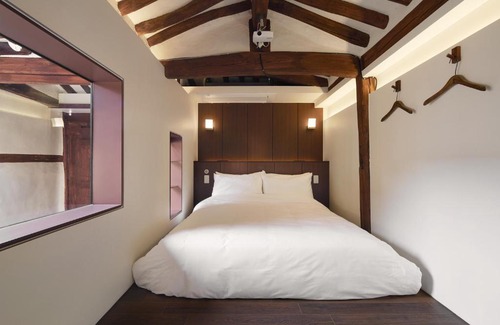 Seochon Villa | Luxury Hanok Stay Elegance
