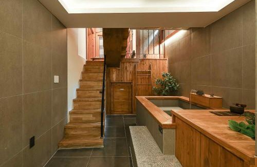 Gahoe-dong Villa | Luxury Hanok Stay Starlight