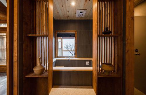 Gahoe-dong Villa | Luxury Hanok The Bukchon Noble
