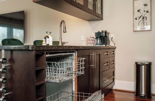 Kensington House | Luxury Haven Near DT | AC, Hot Tub, EV Charging