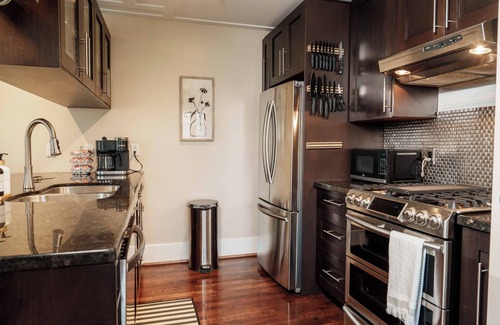 Kensington House | Luxury Haven Near DT | AC, Hot Tub, EV Charging