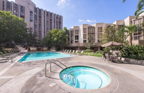 Bunker Hill Apartment | Luxury High-Rise in the heart of Los Angeles