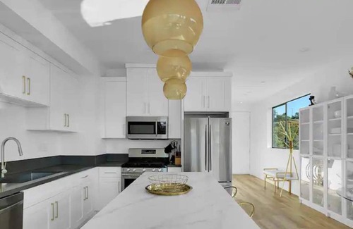 Elysian Heights House | Luxury hilltop retreat, majestic views and hot tub.