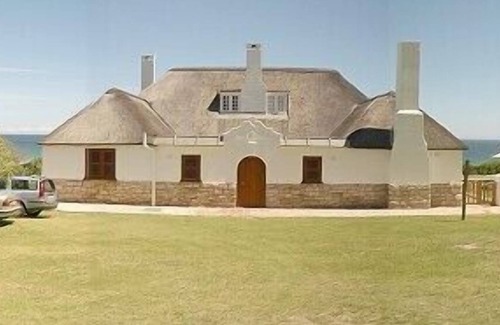 Voelklip Villa | Luxury Historic Villa, Best Position In Hermanus with inverter for blackouts!