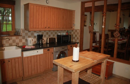 Rouelle House | Luxury Holiday Home * with Pool, Spa, and Sauna a haven of serenity!
