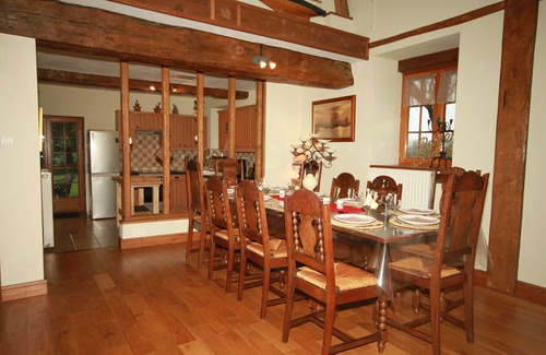 Rouelle House | Luxury Holiday Home * with Pool, Spa, and Sauna a haven of serenity!
